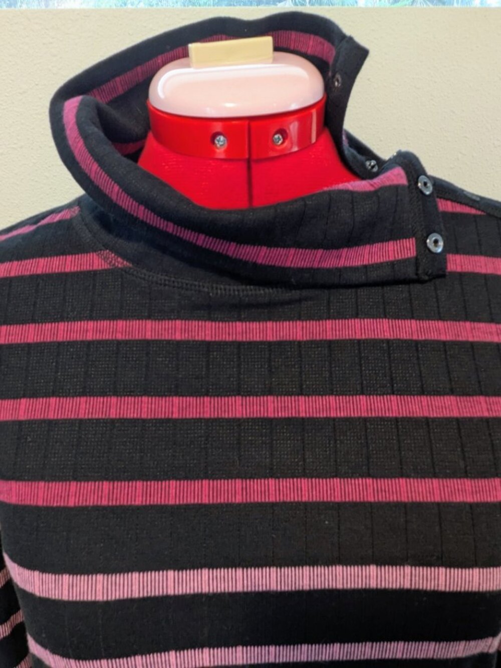 Medium T by Talbots Sweater Top Black Pink Stripe Ombre Mock Neck Snap Collar